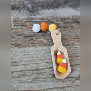 Halloween Small Candy Corn Scoop Decor 💛🧡